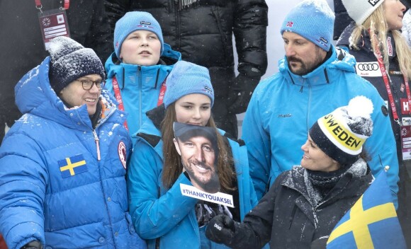 SAMMEN I LØYPA: Her er kronprins Haakon, prinsesse Ingrid Alexandra og prins Sverre Magnus sammen med Sveriges kronprinspar, Victoria og Daniel. Foto: Andreas Fadum / Se og Hør SAMMEN I LØYPA: Her er kronprins Haakon, prinsesse Ingrid Alexandra og prins Sverre Magnus sammen med Sveriges kronprinspar, Victoria og Daniel. Foto: Andreas Fadum / Se og Hør